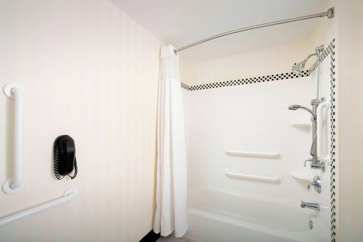 Room 9 of 26