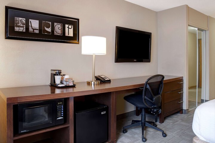 Days Inn by Wyndham Medicine Hat