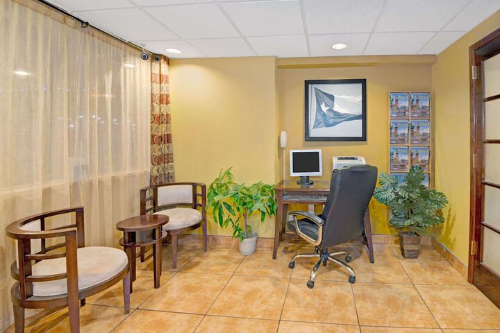Business Center 25 of 27