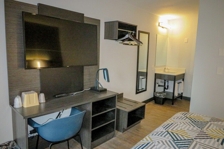 Room 8 of 37