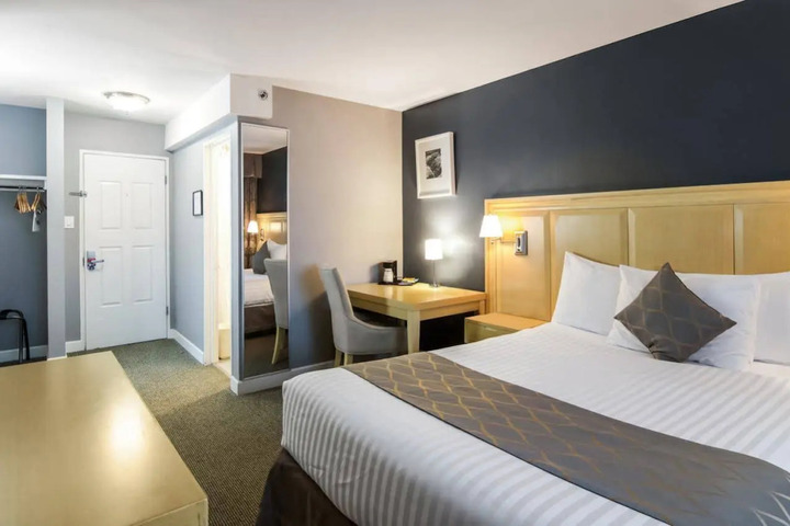 RED LION INN & SUITES ABBOTSFORD