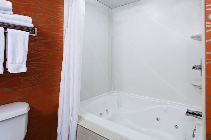 Room 13 of 32