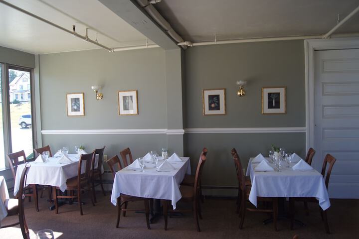 Dining 21 of 32