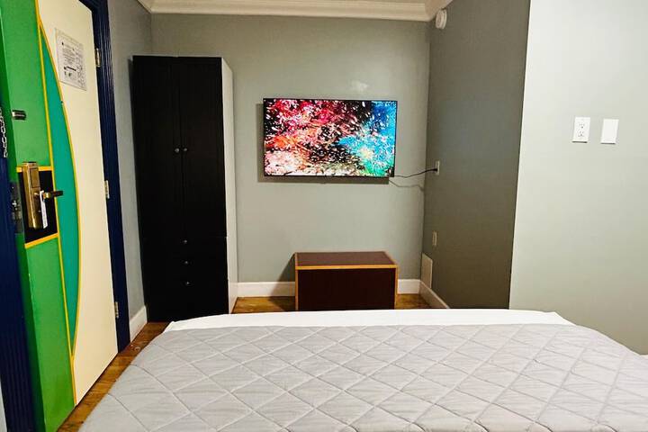 Room 12 of 27