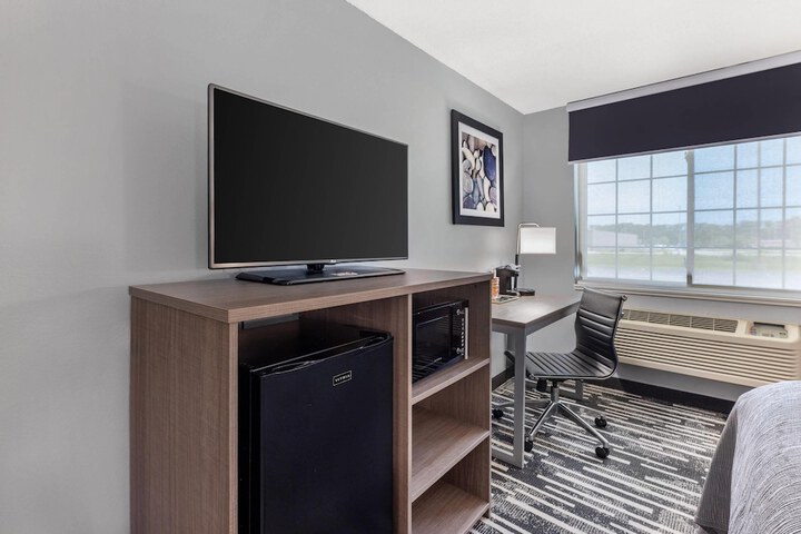 Quality Inn Chesterton near Indiana Dunes National Park I-94