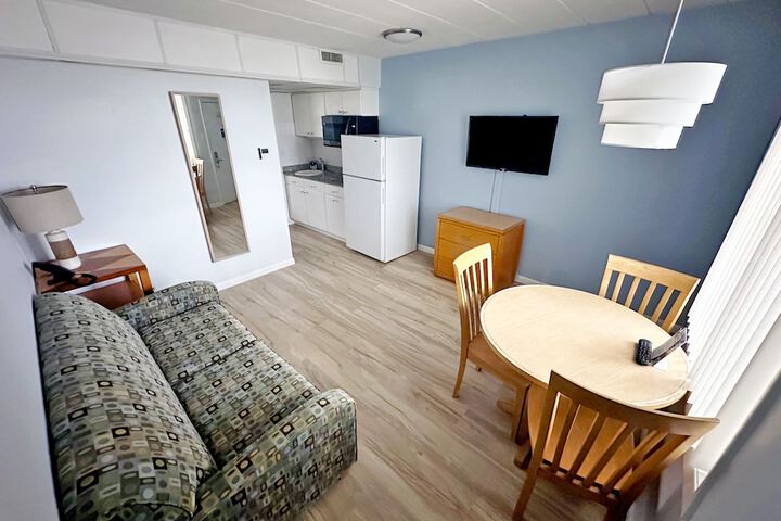 Room 43 of 77