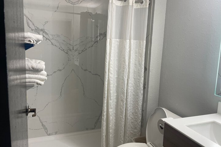 Room 9 of 28