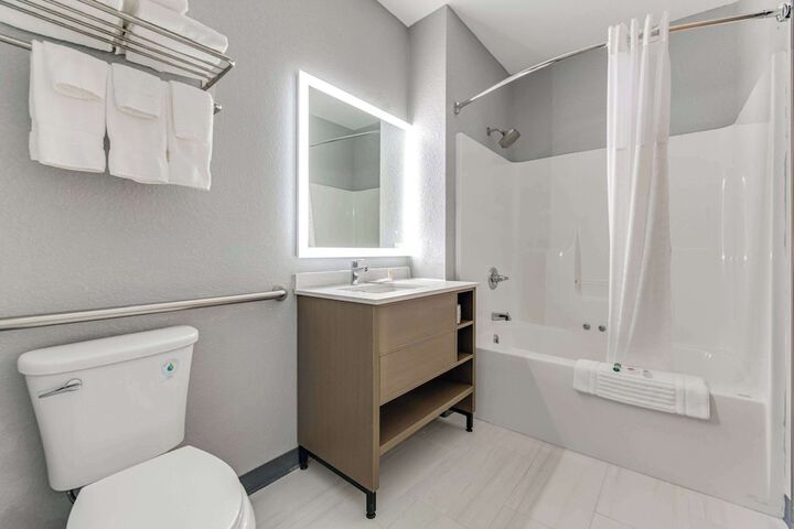 Room 32 of 40