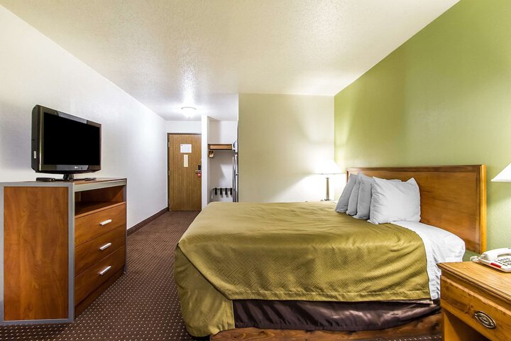 Econo Lodge Inn & Suites Pekin - Peoria Area