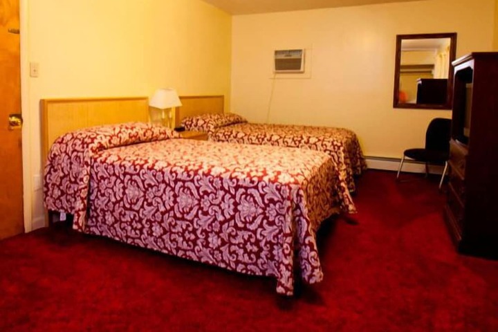 Charlies Motel