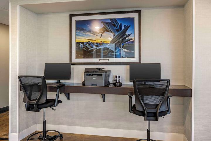 Business Center 76 of 77
