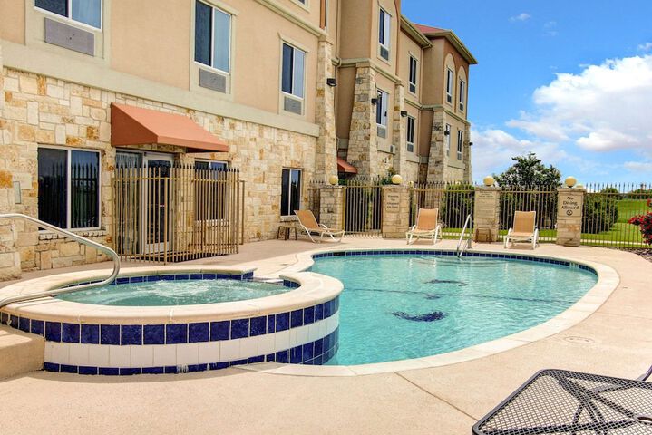 Comfort Inn & Suites Alvarado