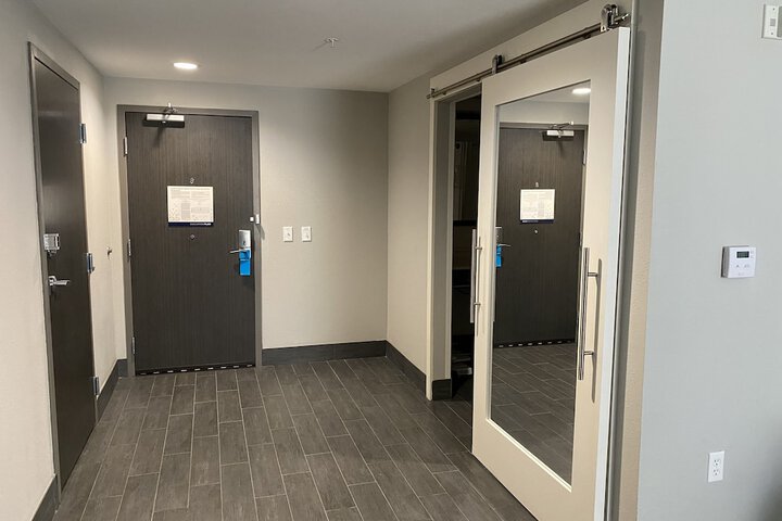 Room 37 of 65