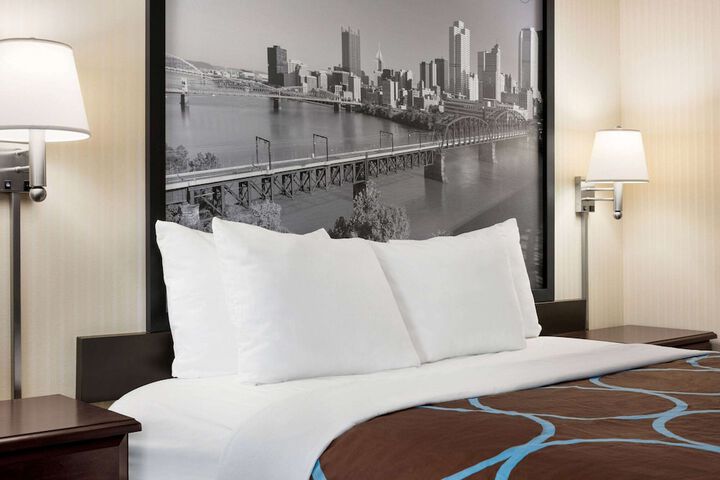Super 8 by Wyndham Grove City