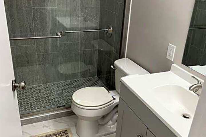 Modern & Cozy 2 bedroom home near downtown Shawnee