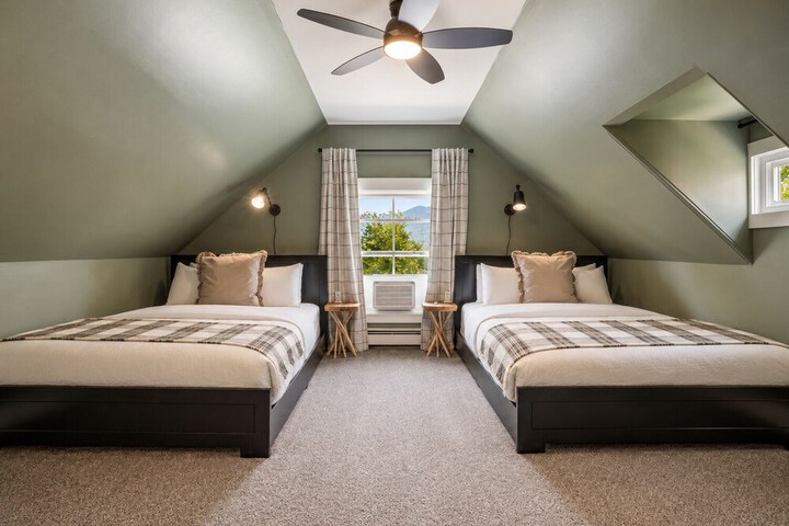 The Aurora Inn & Cottages