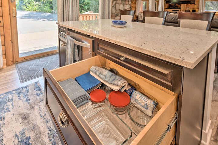Cozy Wisconsin Studio 11 Mi to Lake Geneva!
