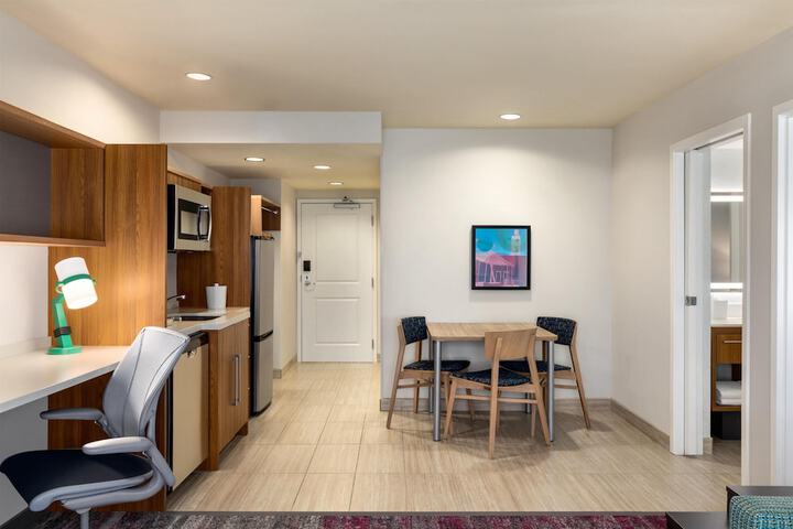 Home2 Suites by Hilton Farmington / Bloomfield