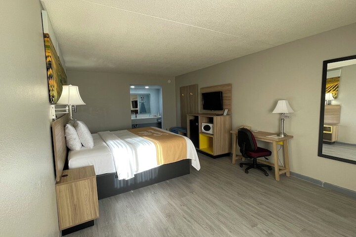 Days Inn by Wyndham Salina South