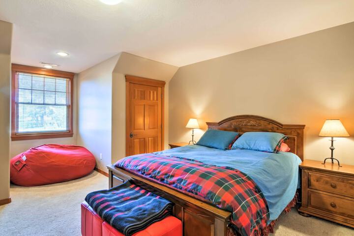 Custom Home w / Decks in Boulder! Gateway to Parks!