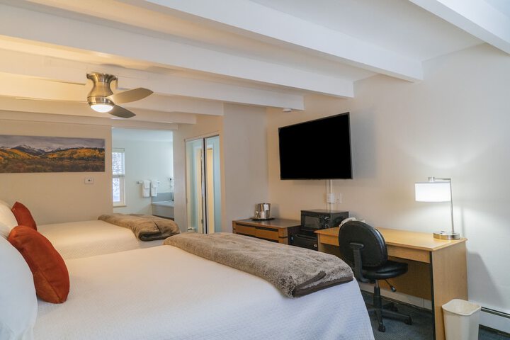 Room 27 of 32