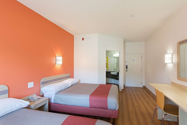 Room 13 of 29