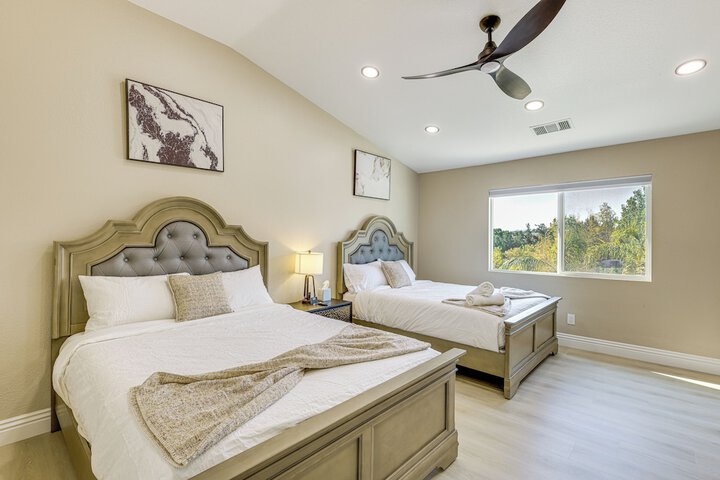 Mtn-view Gem w / Private Yard: Luxe Beaumont Home