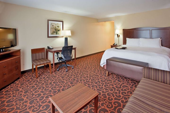 Hampton Inn & Suites Watertown