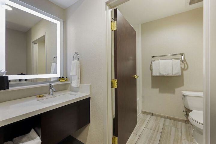Room 13 of 28