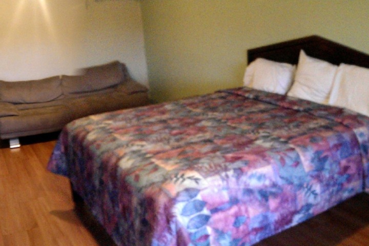 Room 6 of 10