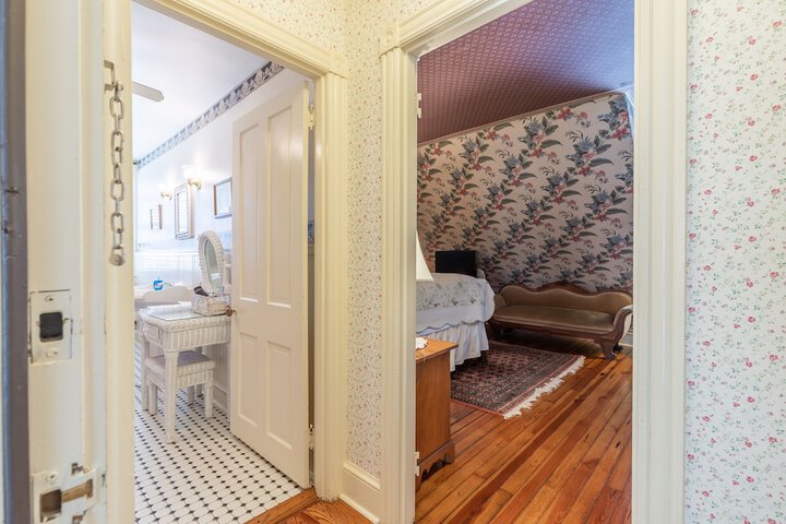 Room 19 of 38