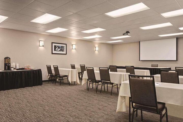 Country Inn & Suites by Radisson Woodbury, MN