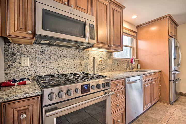 Indian Lake Retreat w / Wet Bar & Covered Deck