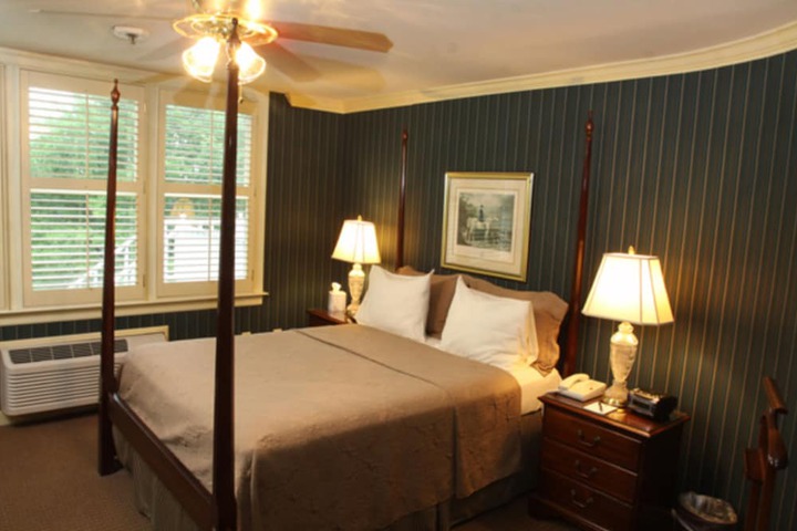 1842 Inn
