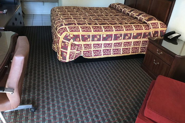 Room 11 of 14