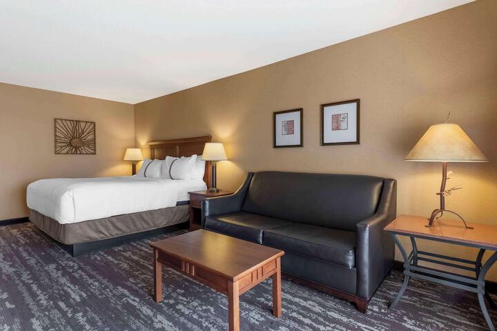 Best Western Premier The Lodge on Lake Detroit