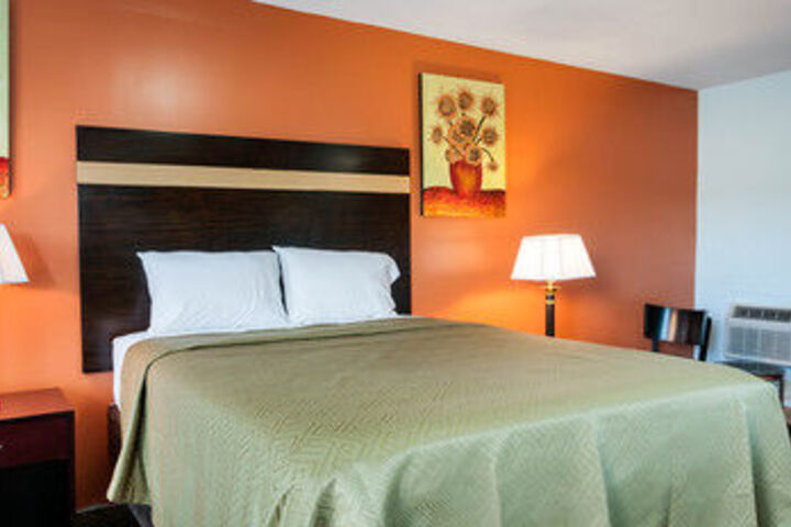 Motown Inn & Suites
