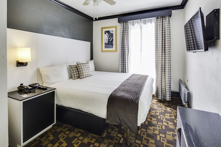 Room 25 of 42