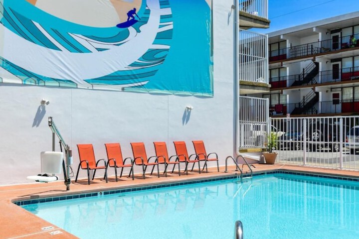 Pool 13 of 37