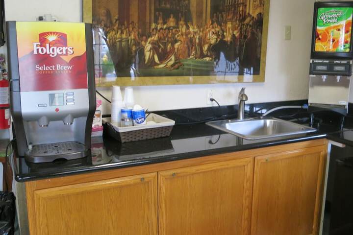 Breakfast/Coffee Service 36 of 40