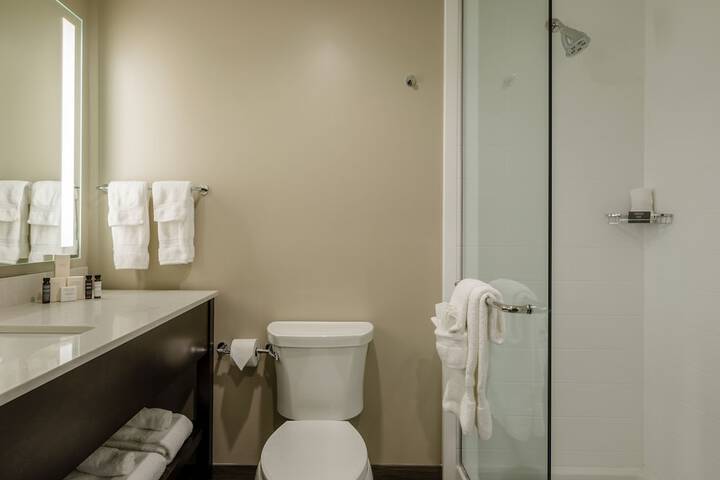 Hotel Madison & Shenandoah Conference Ctr