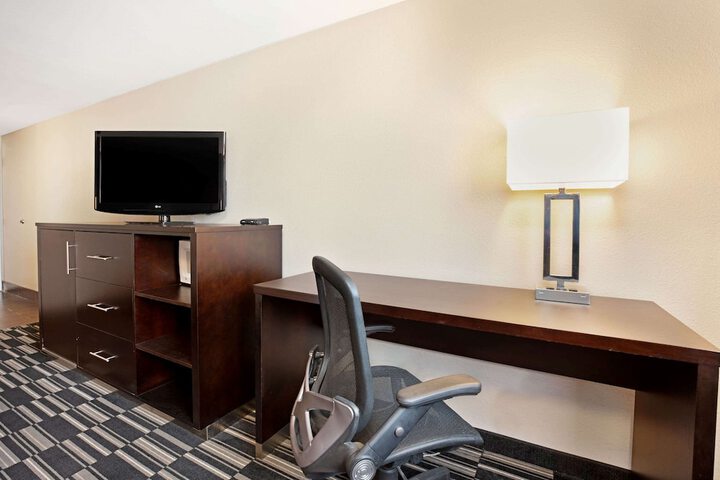 Room 12 of 33