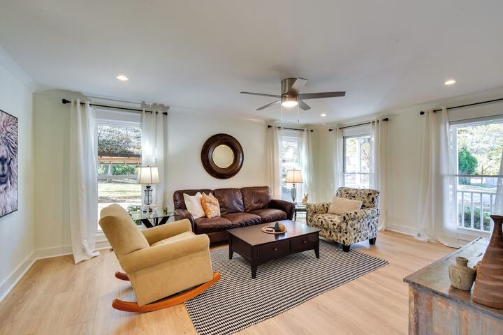 Tranquil Travelers Rest Home w / Fire Pit!