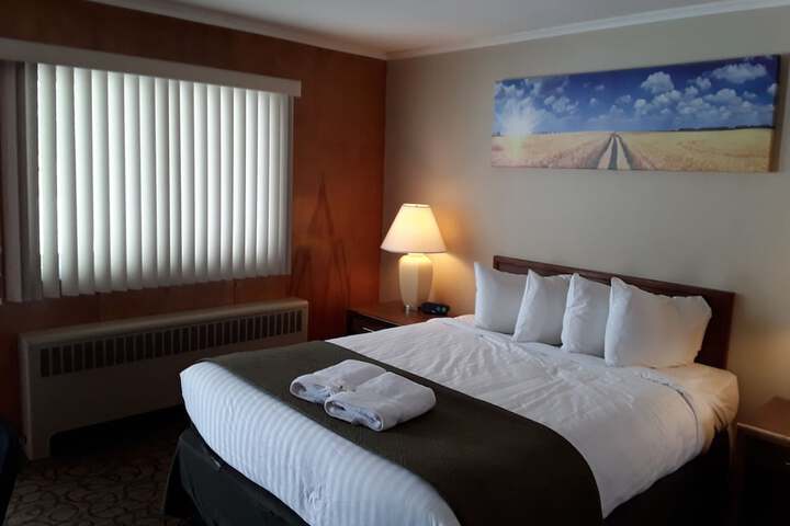 Room 3 of 8