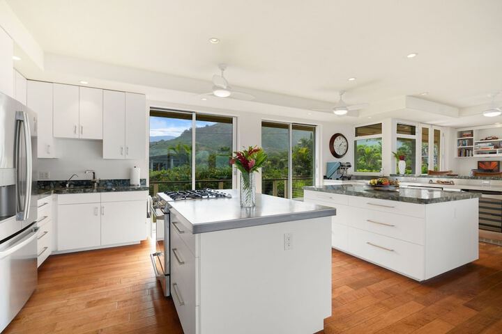 King Hale 4 Bedroom Home by RedAwning