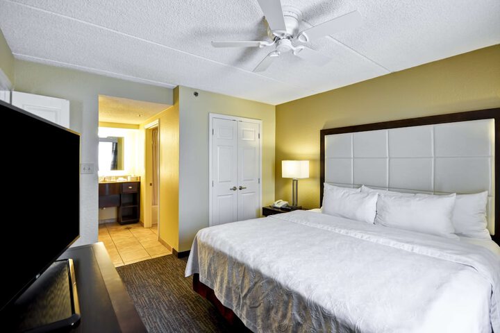 Room 17 of 35