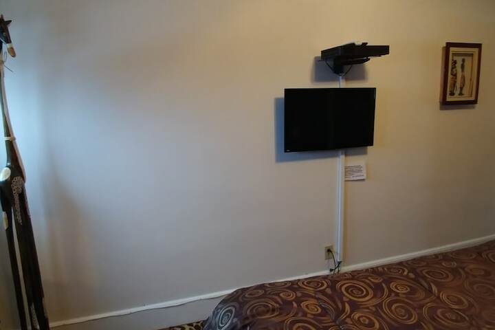 Room 13 of 36