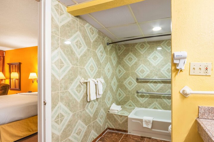 Room 22 of 28