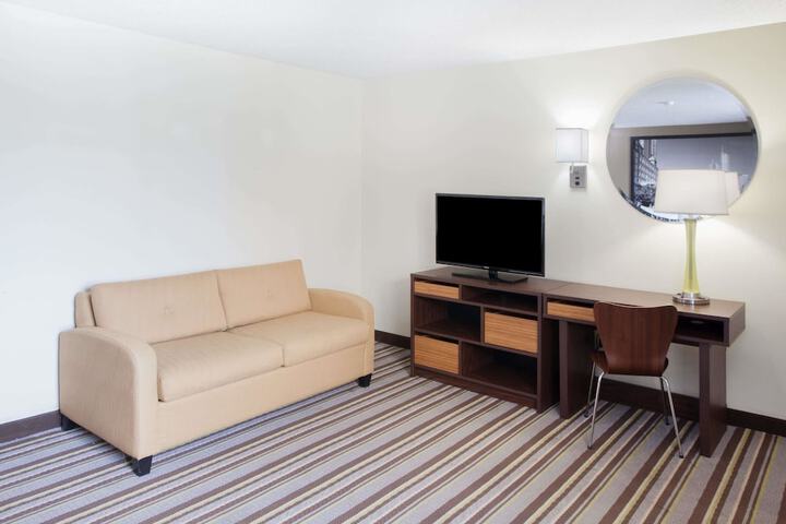 Room 11 of 13