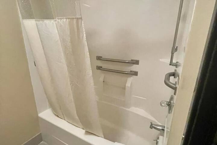 Room 6 of 22